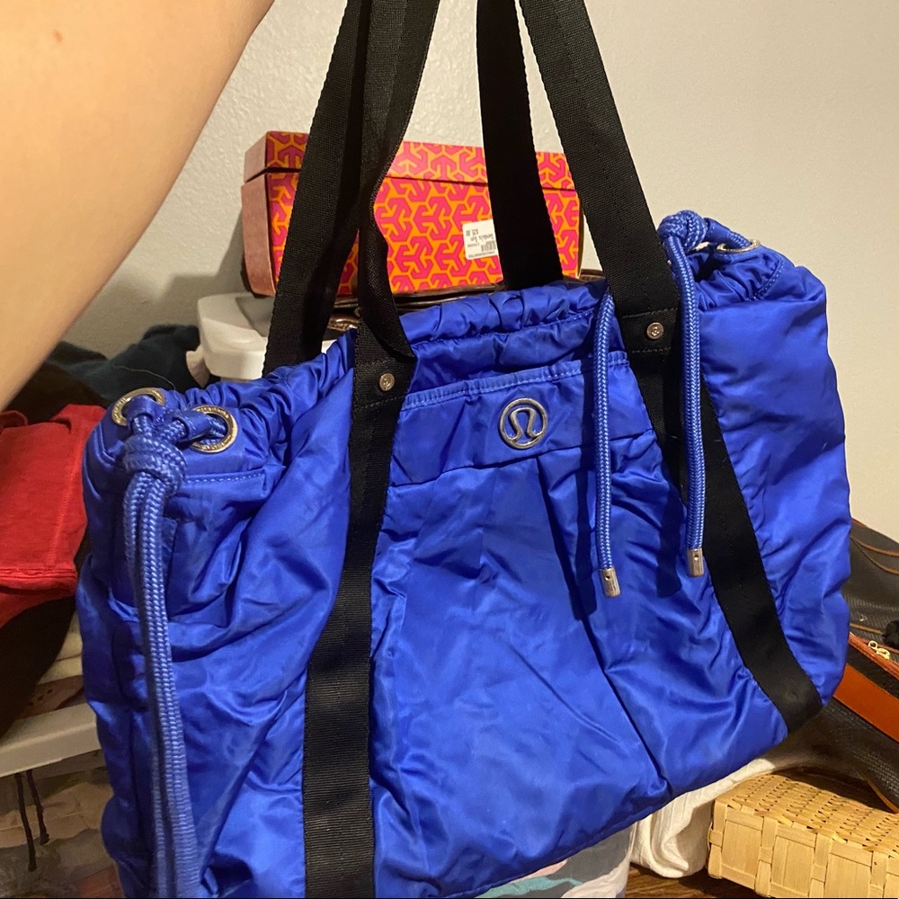 Lululemon weekender duffel bag in Pigment Blue